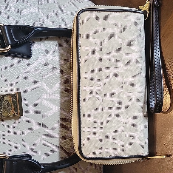 Handbag - Picture 4 of 5